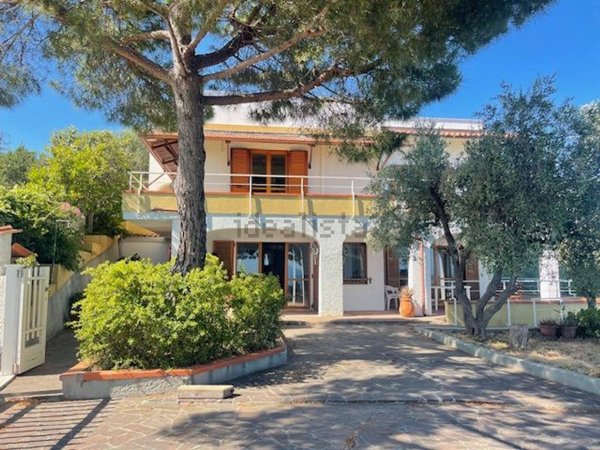 casa indipendente in vendita ad Imperia in zona Poggi