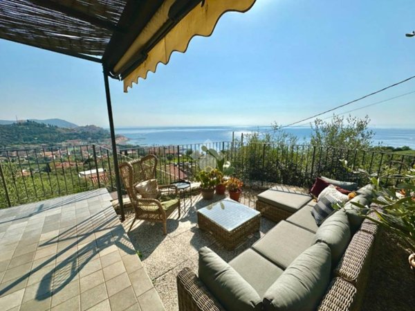 casa indipendente in vendita ad Imperia in zona Poggi
