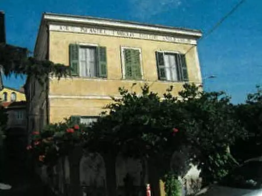 negozio in vendita ad Imperia in zona Poggi