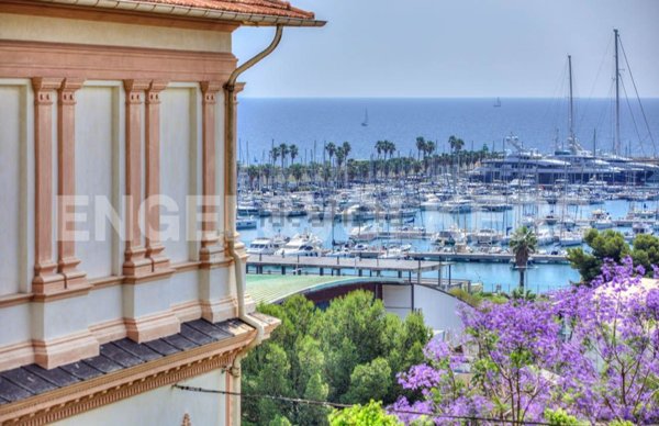 casa indipendente in vendita ad Imperia in zona Porto Maurizio