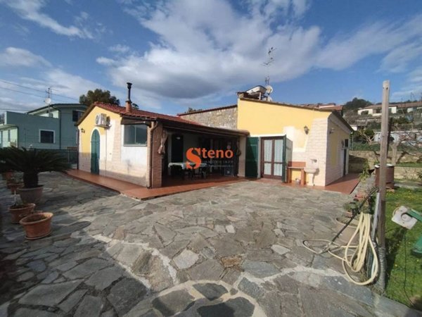 casa indipendente in vendita ad Imperia in zona Porto Maurizio