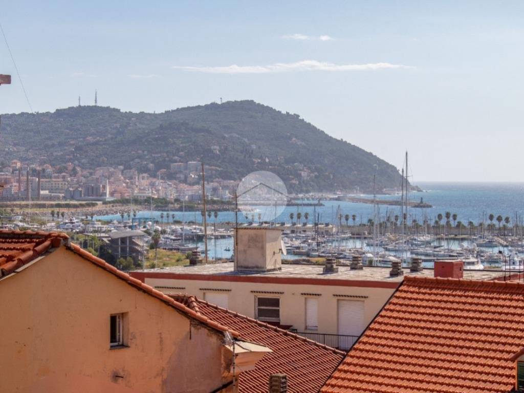 appartamento in vendita ad Imperia in zona Porto Maurizio