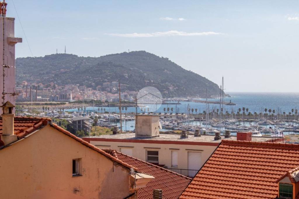 appartamento in vendita ad Imperia in zona Porto Maurizio