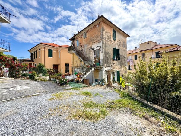 appartamento in vendita ad Imperia in zona Porto Maurizio