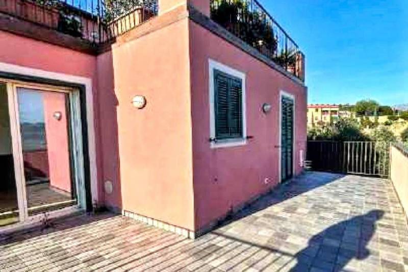 casa indipendente in vendita ad Imperia in zona Oneglia