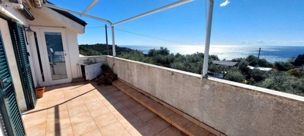 appartamento in vendita ad Imperia in zona Poggi