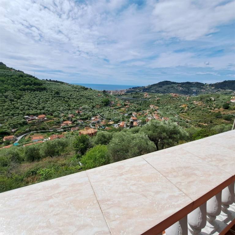 casa indipendente in vendita ad Imperia