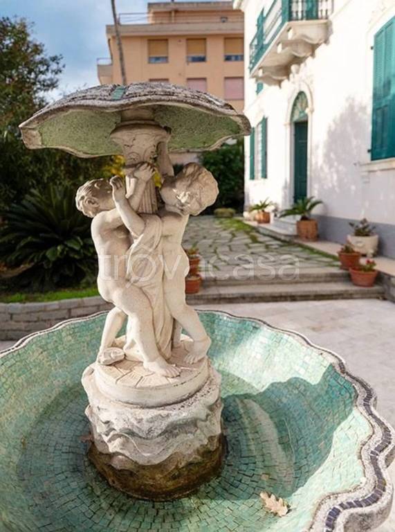 casa indipendente in vendita ad Imperia in zona Oneglia