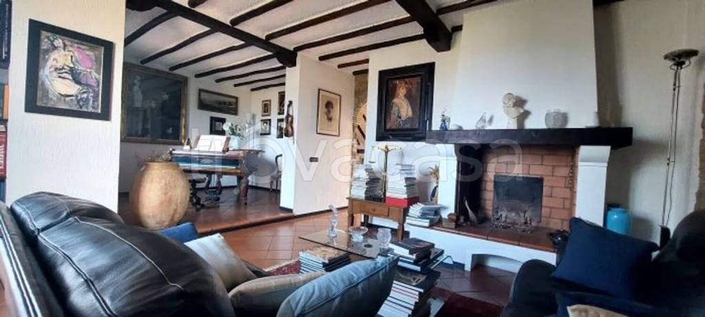 casa indipendente in vendita ad Imperia in zona Poggi