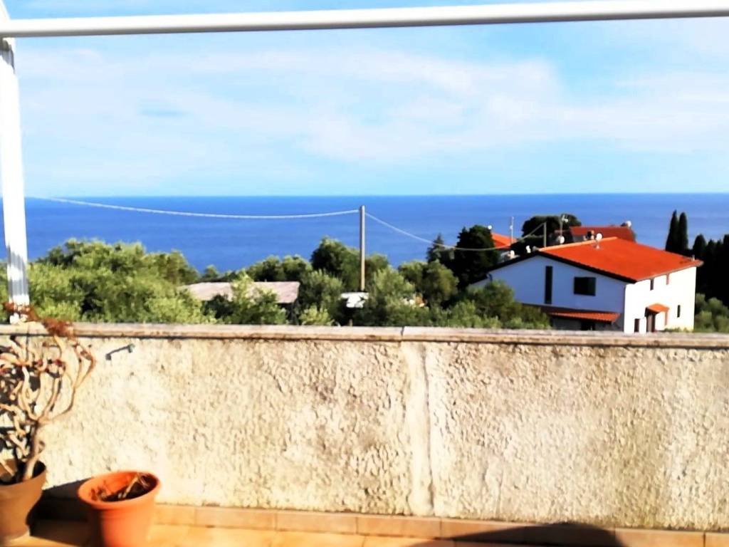 appartamento in vendita ad Imperia in zona Poggi