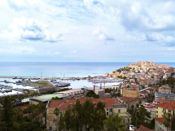casa indipendente in vendita ad Imperia in zona Porto Maurizio