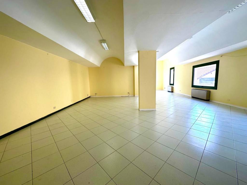 negozio in vendita ad Imperia in zona Oneglia