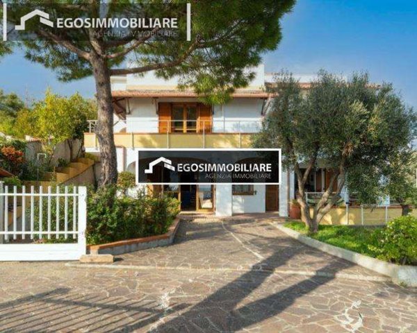 casa indipendente in vendita ad Imperia in zona Poggi