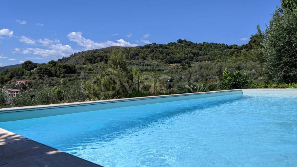 casa indipendente in vendita ad Imperia in zona Oneglia