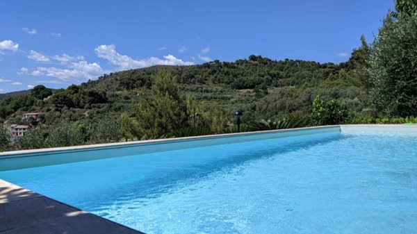 casa indipendente in vendita ad Imperia in zona Sant'Agata