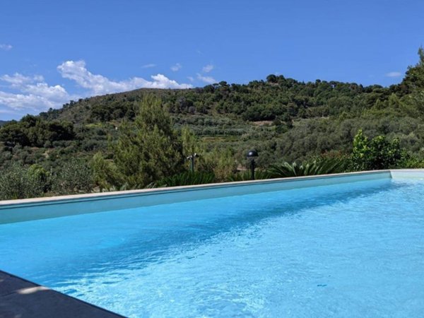 casa indipendente in vendita ad Imperia in zona Sant'Agata