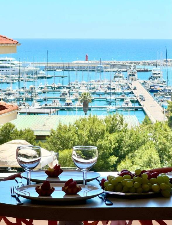 appartamento in vendita ad Imperia in zona Porto Maurizio