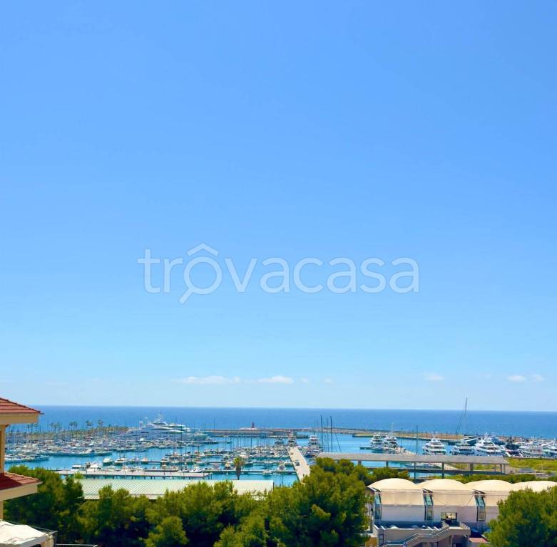 appartamento in vendita ad Imperia in zona Porto Maurizio
