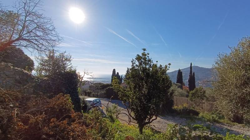 casa indipendente in vendita ad Imperia in zona Oneglia