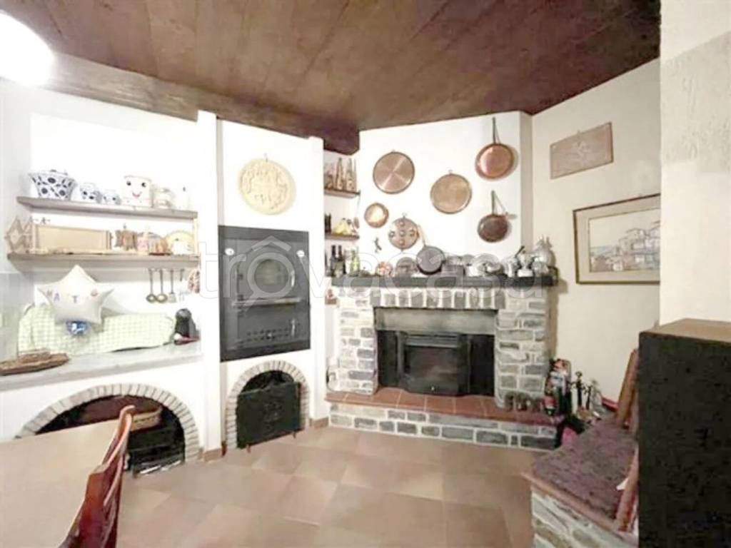 casa indipendente in vendita ad Imperia in zona Sant'Agata