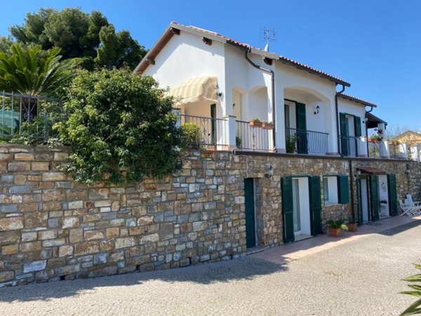 villa in vendita ad Imperia in zona Torrazza / Clavi