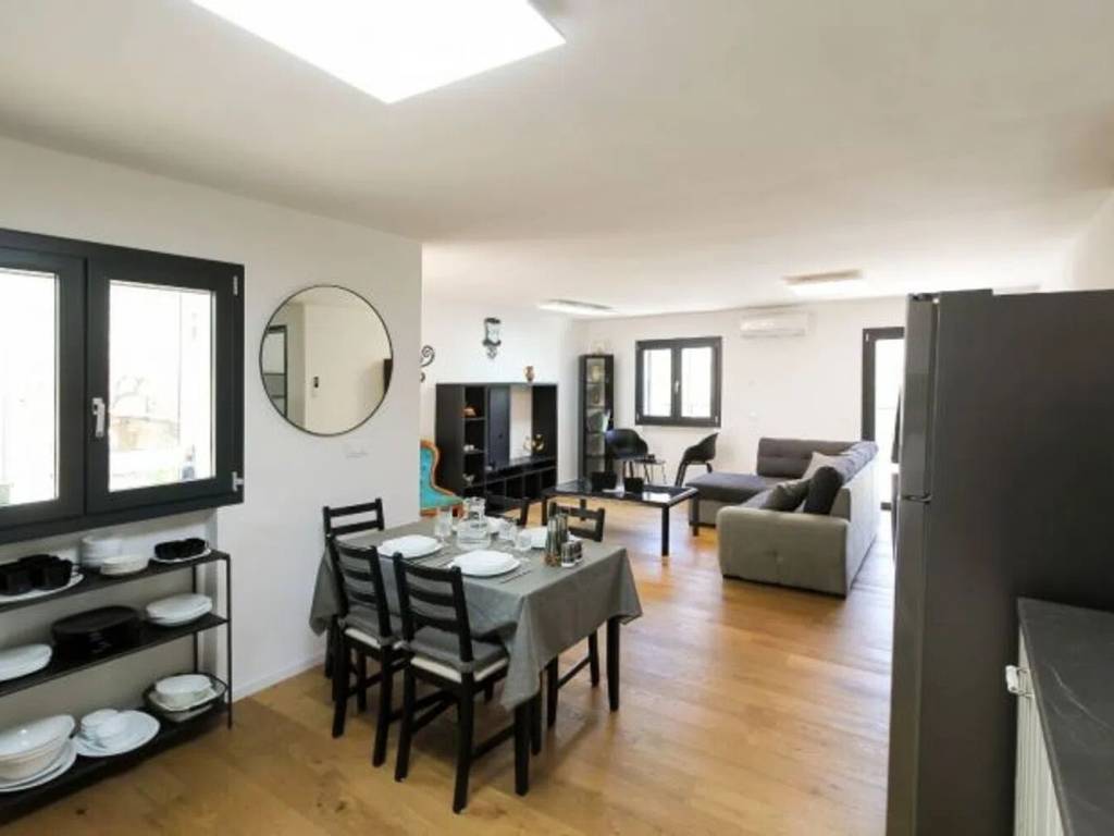 casa indipendente in vendita ad Imperia in zona Montegrazie
