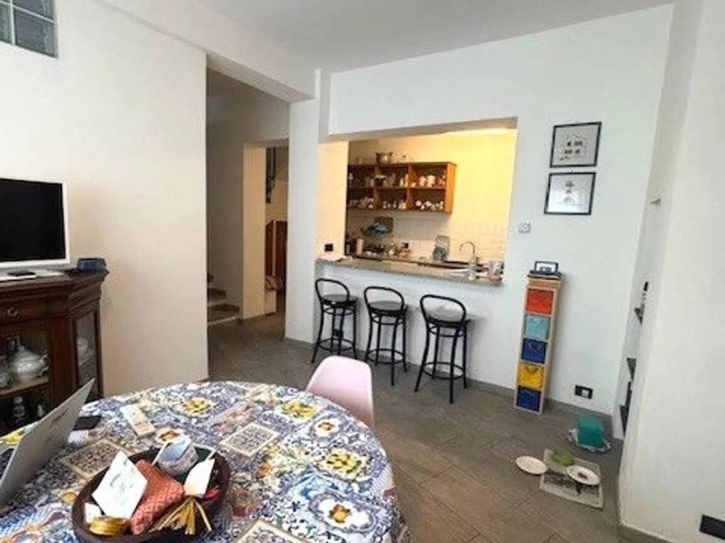 casa indipendente in vendita ad Imperia in zona Oneglia