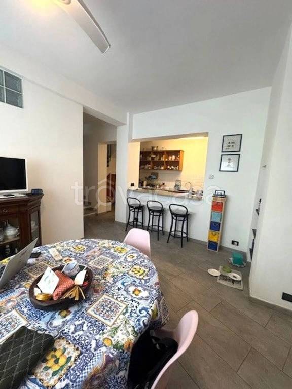 casa indipendente in vendita ad Imperia in zona Oneglia