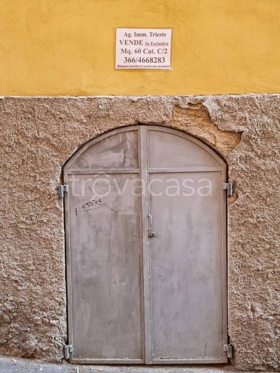 negozio in vendita ad Imperia in zona Porto Maurizio