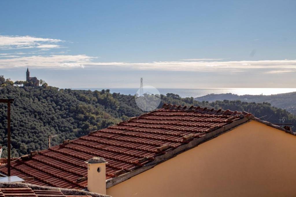 casa indipendente in vendita ad Imperia in zona Montegrazie