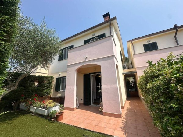 casa indipendente in vendita ad Imperia in zona Torrazza / Clavi