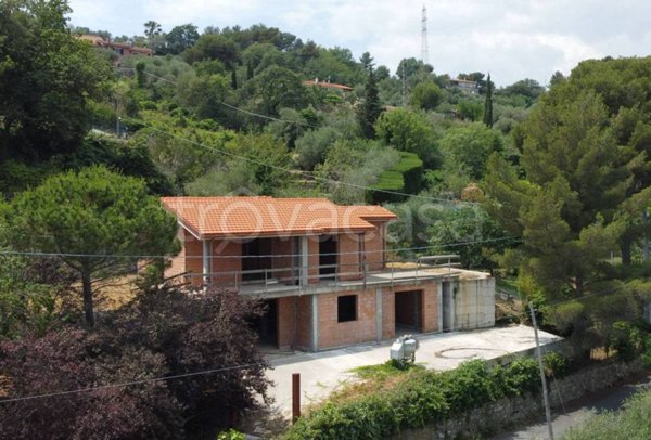 casa indipendente in vendita ad Imperia in zona Sant'Agata