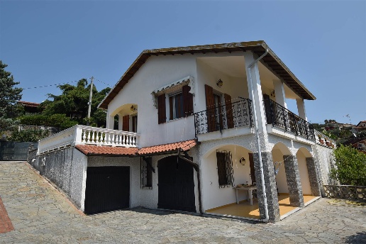 casa indipendente in vendita ad Imperia in zona Oneglia