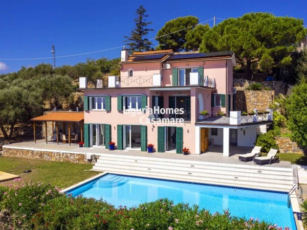 casa indipendente in vendita ad Imperia in zona Poggi
