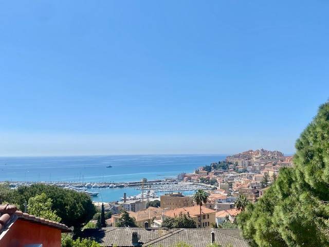 appartamento in vendita ad Imperia in zona Porto Maurizio