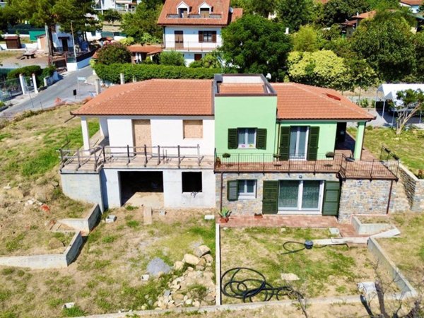 casa indipendente in vendita ad Imperia in zona Torrazza / Clavi