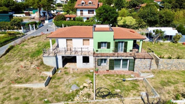 appartamento in vendita ad Imperia in zona Porto Maurizio