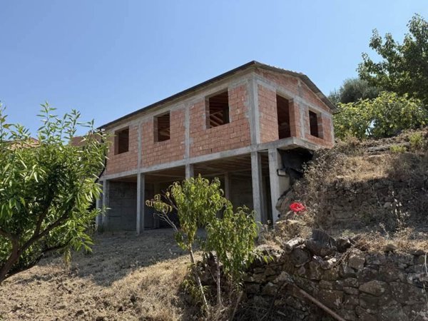 casa indipendente in vendita ad Imperia in zona Poggi