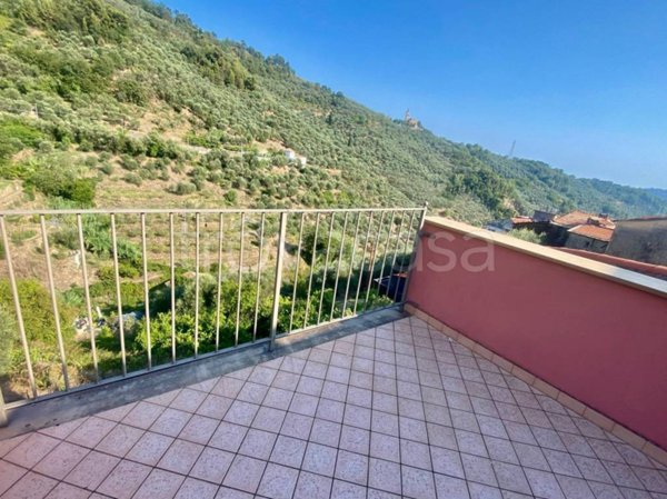 appartamento in vendita ad Imperia in zona Montegrazie