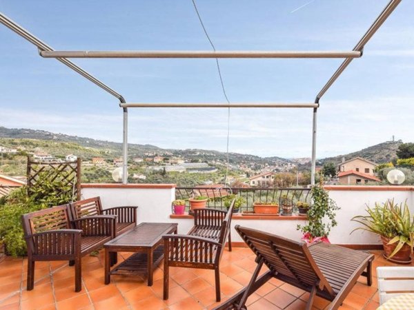 casa indipendente in vendita ad Imperia in zona Porto Maurizio