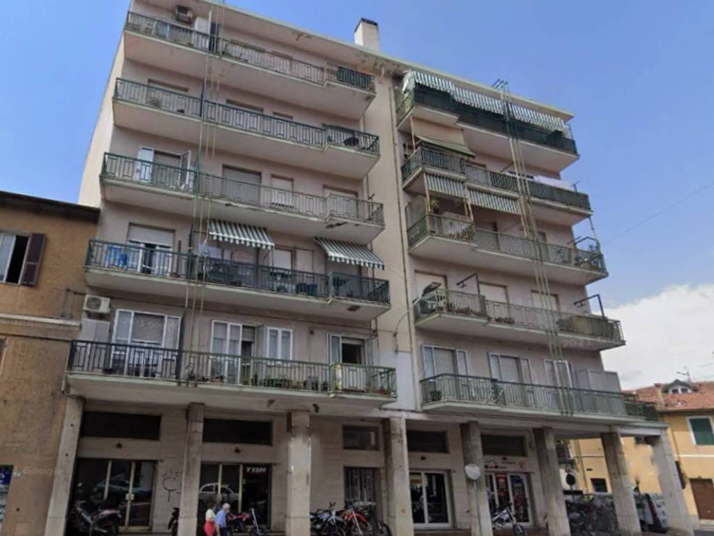 negozio in vendita ad Imperia in zona Oneglia