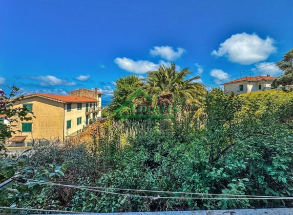 appartamento in vendita ad Imperia in zona Torrazza / Clavi
