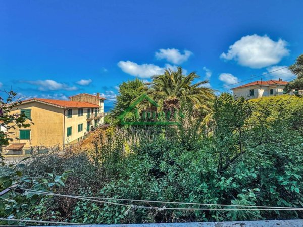 appartamento in vendita ad Imperia in zona Torrazza / Clavi