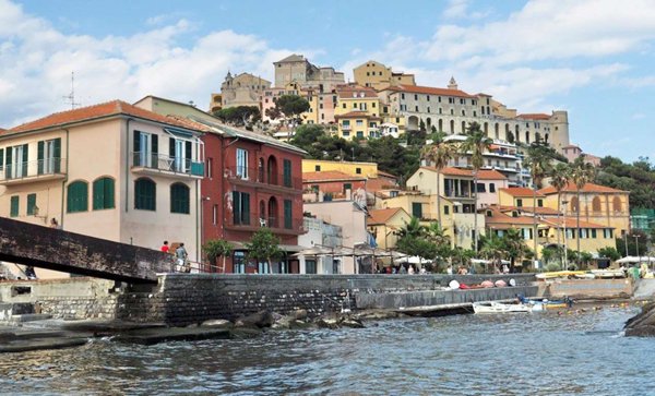 appartamento in vendita ad Imperia in zona Porto Maurizio
