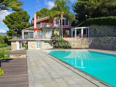casa indipendente in vendita ad Imperia in zona Oneglia