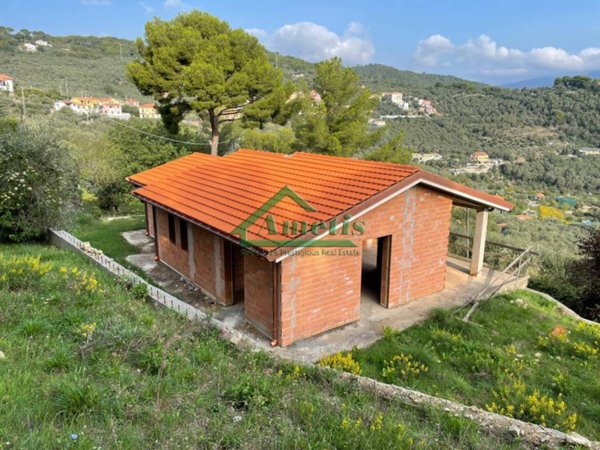 casa indipendente in vendita ad Imperia in zona Sant'Agata