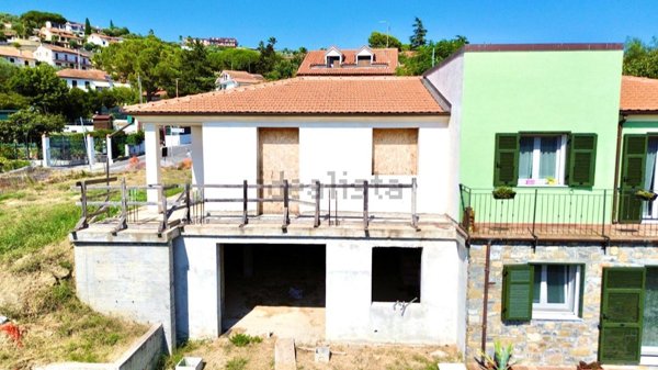 appartamento in vendita ad Imperia in zona Porto Maurizio