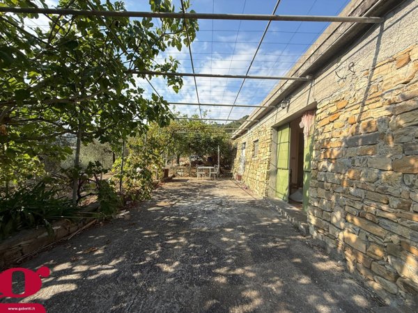 casa indipendente in vendita ad Imperia