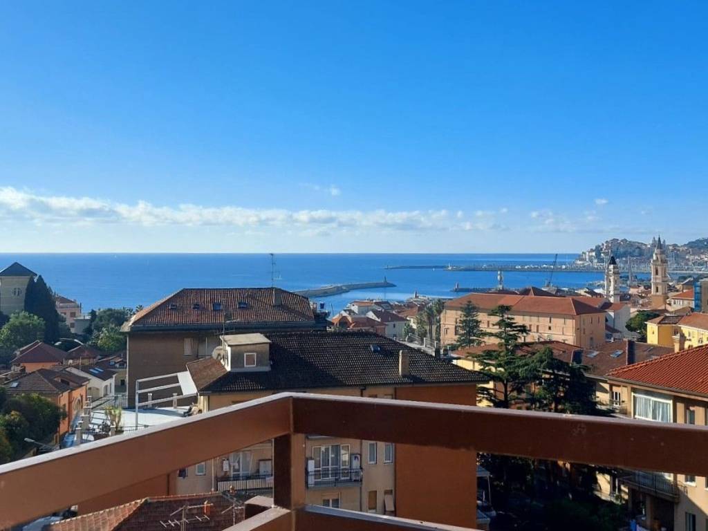 appartamento in vendita ad Imperia in zona Oneglia