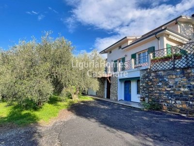 casa indipendente in vendita ad Imperia in zona Oneglia